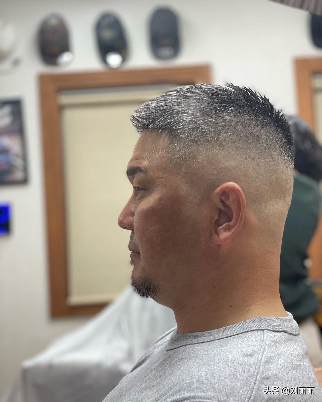 最新头型男,发型背后的友情与温馨日常时光