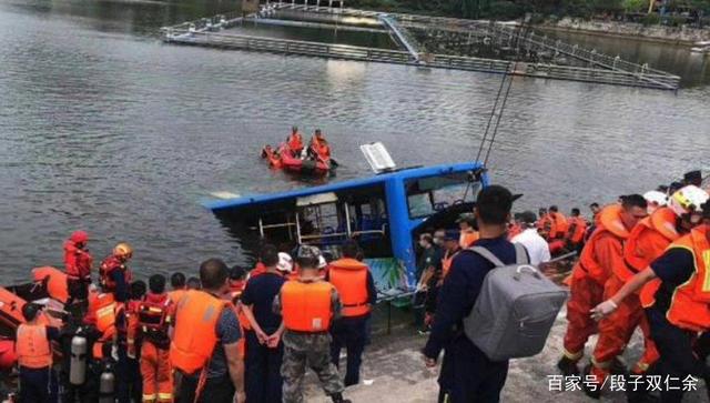 安顺公交车落水事件最新报道