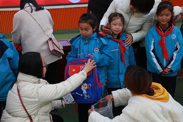 华为最新款手机,爱的纽带与日常趣事同框