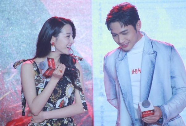 娱乐圈最新恋情公布,与大自然的浪漫乐章