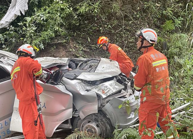 凯里滨江车祸实时更新,最新消息汇总