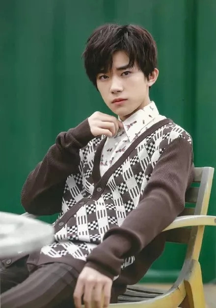 易烊千玺最新写真集2018,获取与欣赏的详细指南(适合初学者与进阶用户)