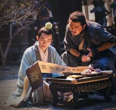 易烊千玺金鹰节最新投票动态与小巷中的美食秘境探索