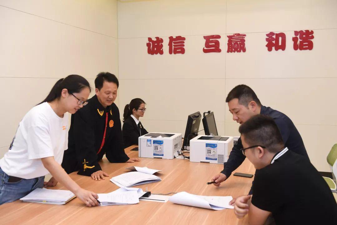 中央依法国最新动态,小巷深处的独特风味探秘