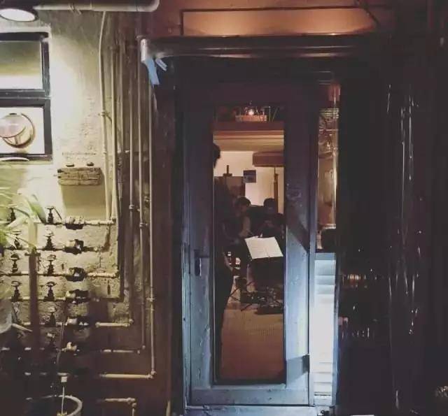 张毅最新进展揭秘,小巷中的特色小店,独特魅力成隐藏宝藏