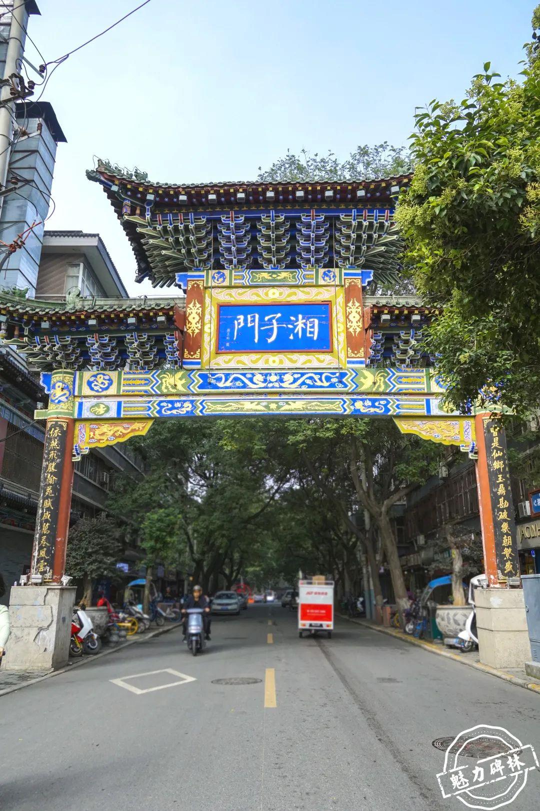 最新开学学校,小巷中的隐藏宝藏,特色小店展现独特魅力