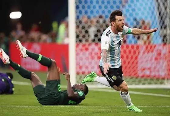 梅西倒钩,足球与友情的完美结合