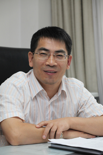 赵志远的新职务,旅行家探索自然美景,寻求内心平和宁静