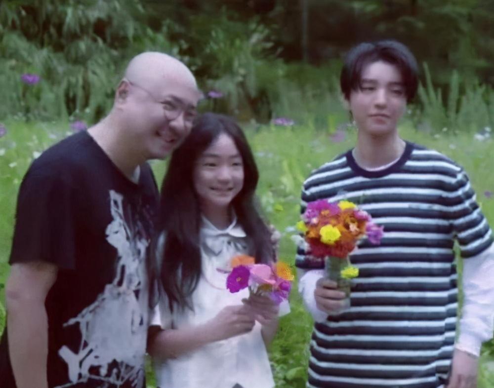 孟美岐最新照片,闪耀星辰,魅力四溢的时尚风采