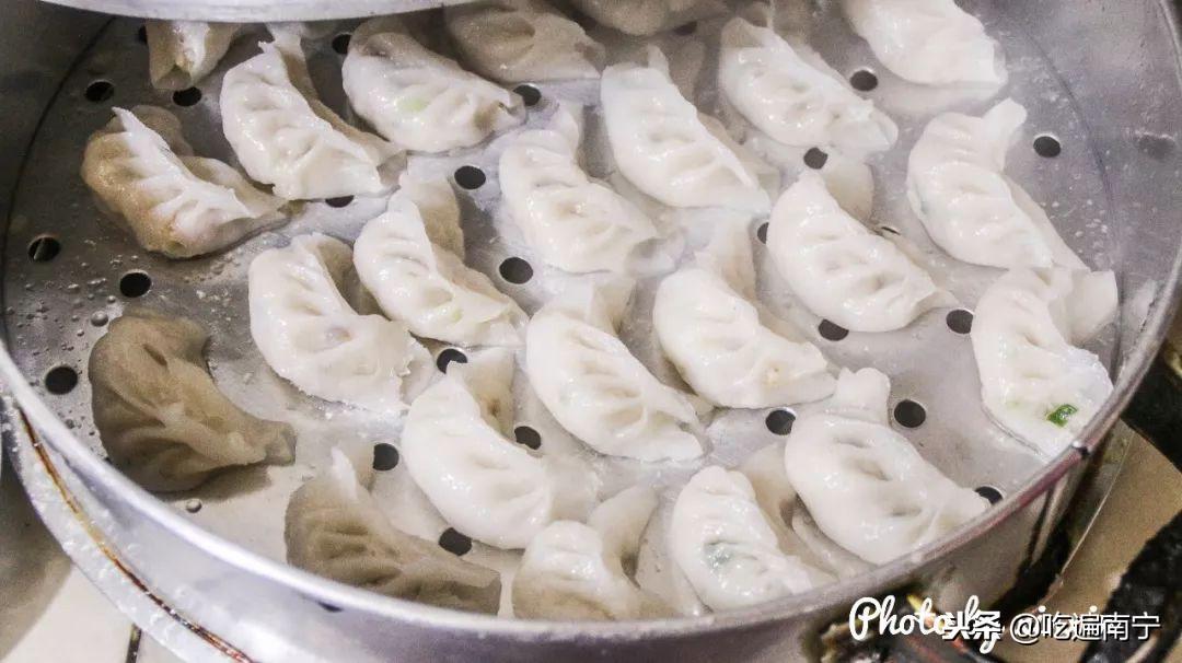 最新一期的天天向上带你探秘小巷中的独特风味小店!