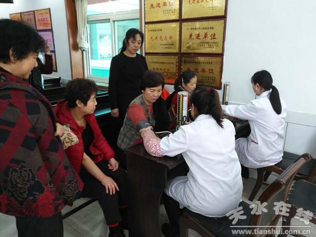 一针一线间的温情与陪伴,最新十字绣图案大全