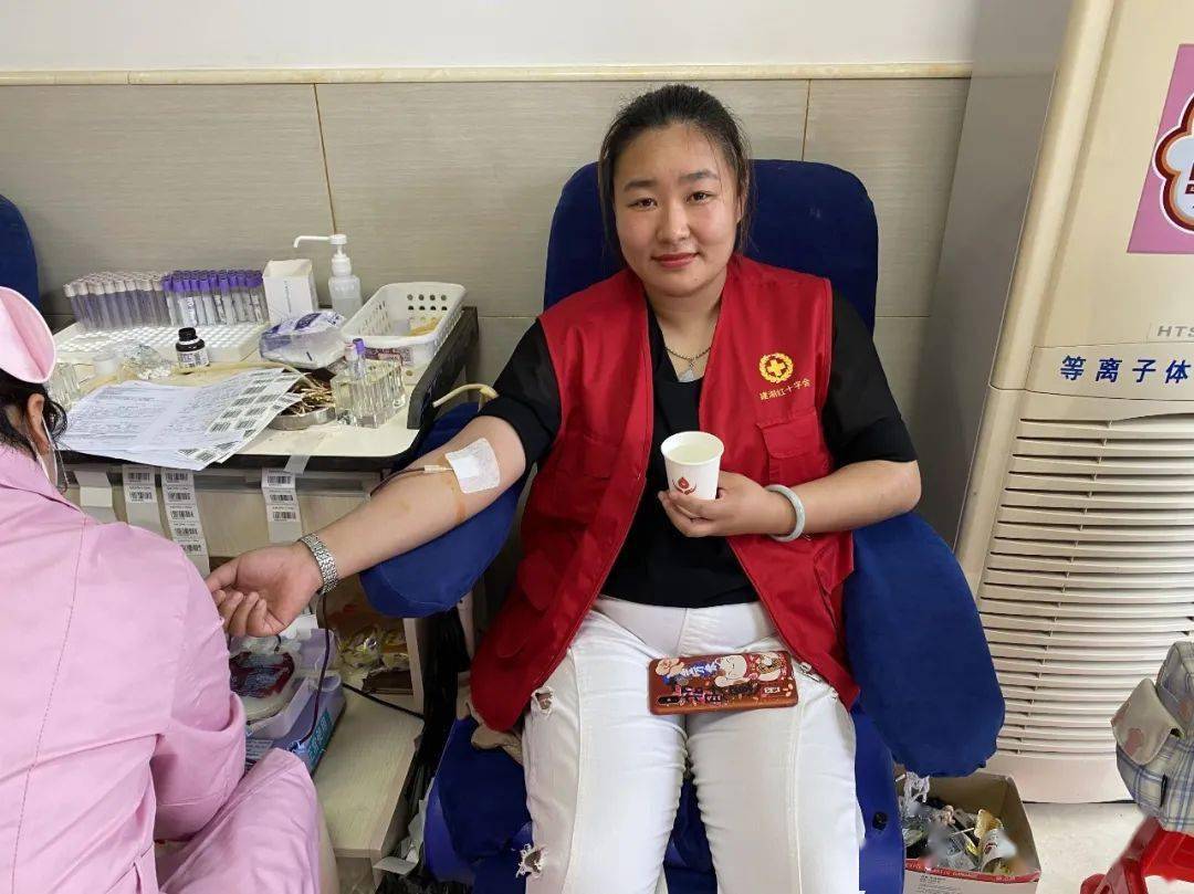 小黄飞最新视频,城市上空的爱与陪伴之旅