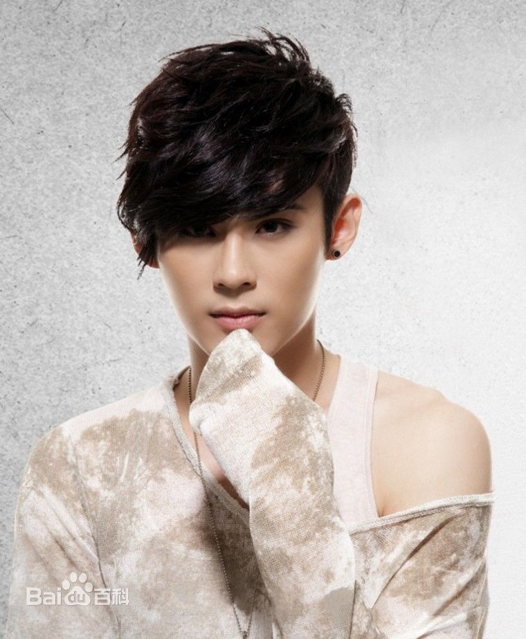 陈奕最新动态揭秘,音乐成就与个人发展的多维探索