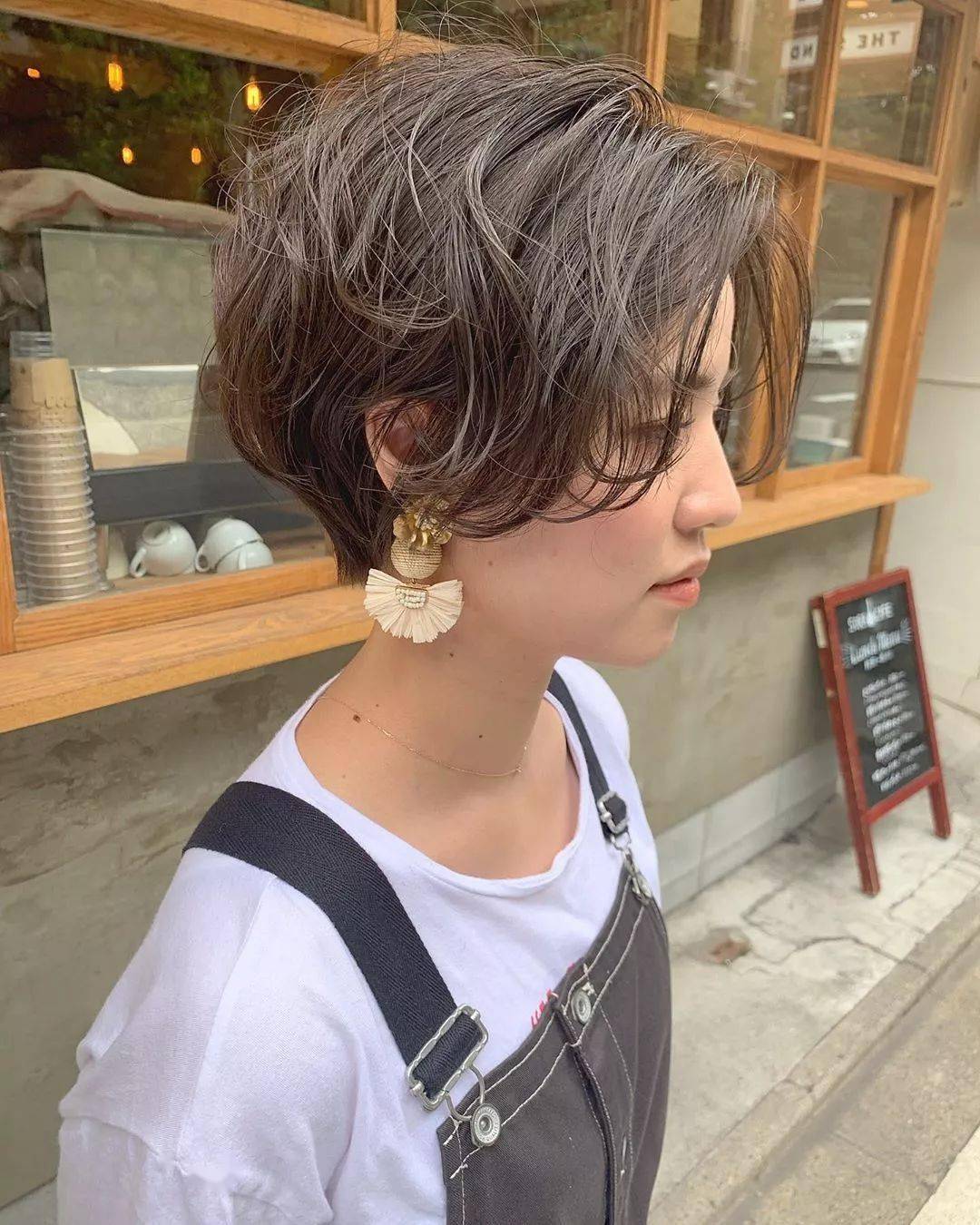 最新潮流发型背后的友情与温馨故事