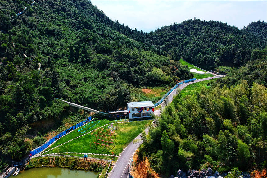 最新款手机与自然的探险之旅