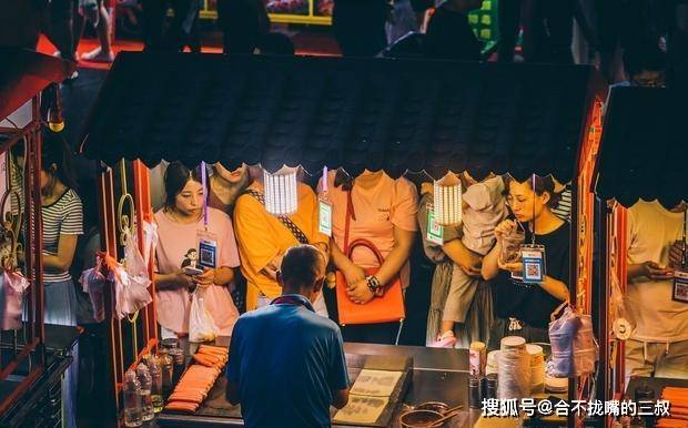 领略独特街头风情,最新地摊文化探秘