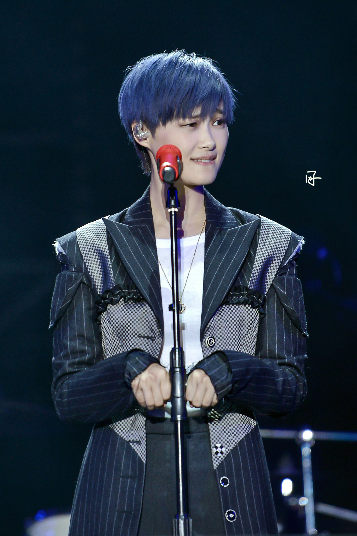 李宇春最新图片,音乐与时尚跨界传奇风采展现!