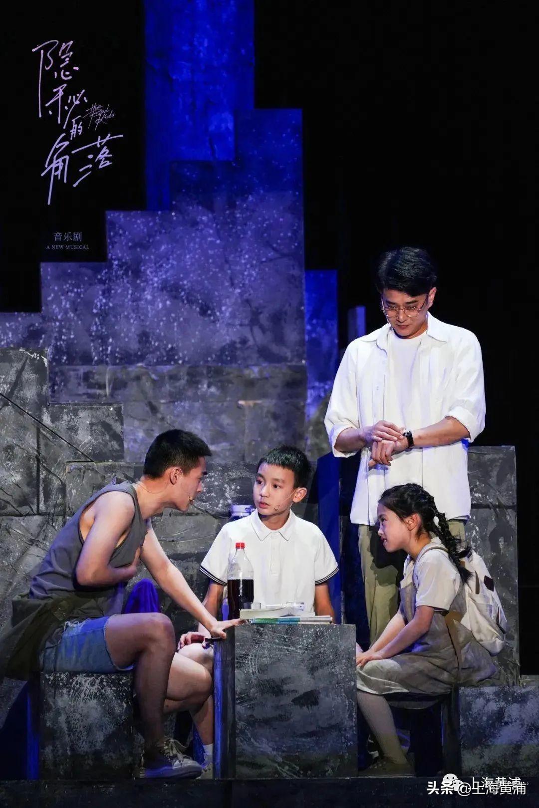 最新流行短发烫发,小巷中的美发秘境