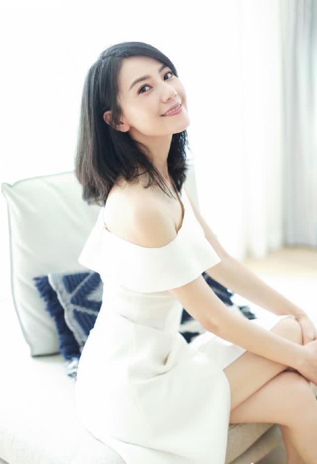 高圆圆最新图片,学习、变化与自信的美丽旅程展现迷人魅力