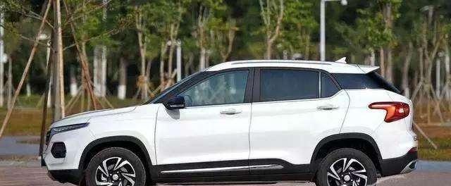 宝骏最新款SUV探索小巷惊喜之旅