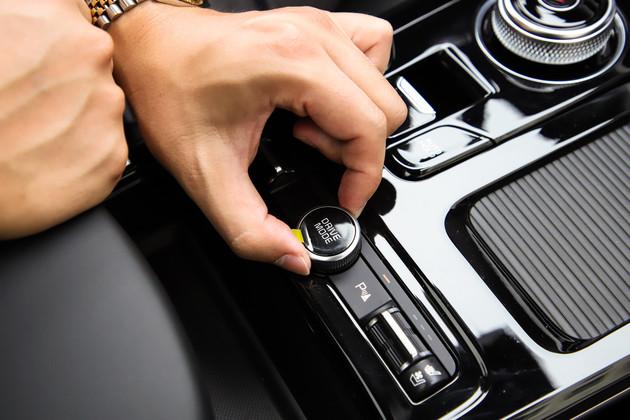 揭秘小巷中的隐藏宝藏,最新起亚K5报价大公开!