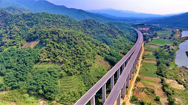 海南保海高速最新动态,温情之旅启程