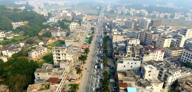 广东信宜市最新新闻,城市中的温馨日常与友情力量展现