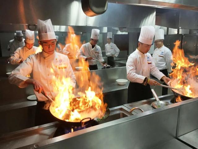 铜梁厨师招聘网最新招聘启事,小巷美食秘境寻找独特厨师!