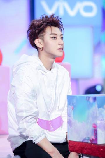 黄子韬参与最新快乐大本营全方位指南