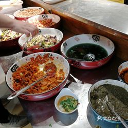 中国最新美食，小巷中的隐藏美食秘境探索