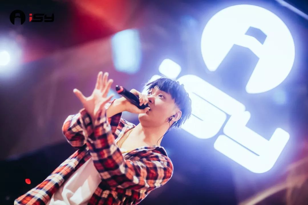 王琳凯音乐节，音乐的魔法与友情的温暖之夜