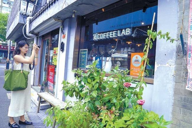探秘小巷宝藏，iOS最新测试版与特色小店的奇妙之旅